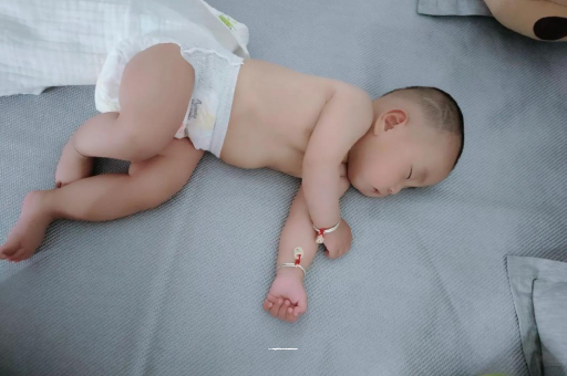 沁阳三个月宝宝抬头不稳